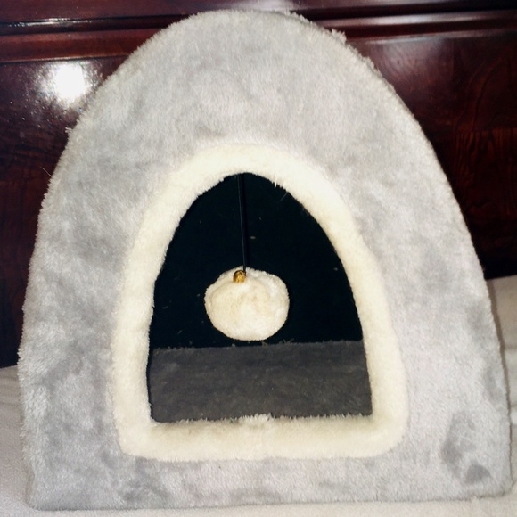 NEW so cute pet house, never used. - Picture 4 of 4